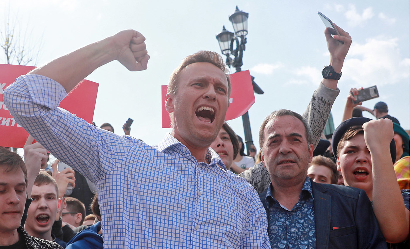 Выступающий против. Алексей Навальный митинг. Против Алексея Навального. Опозисагер Алексей Навальный. Алексей Навальный оппозиция.