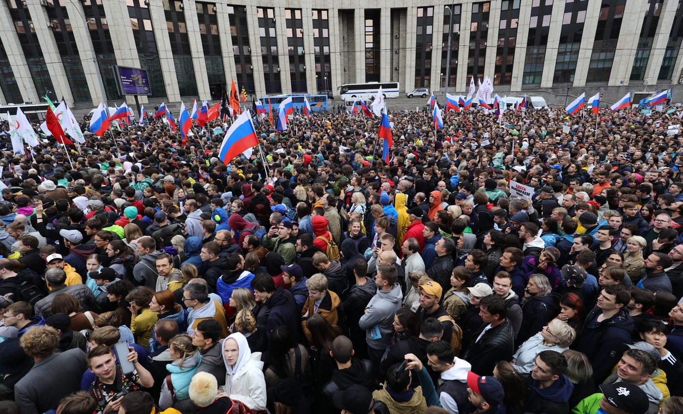 4 тыс человек. Митинг. Массовые мероприятия. Политические митинги. Массовоее мероприятия.