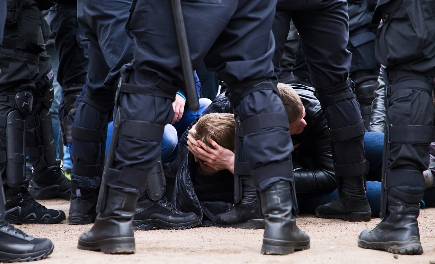 Частные митинги и пикеты с «единым замыслом». Верховный суд разъяснил, что считать нарушениями на массовых акциях