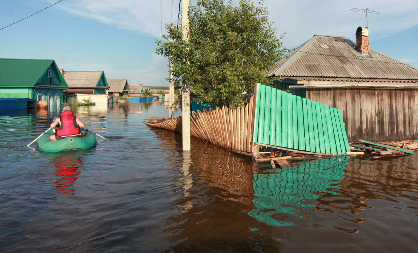 Вода идет, вода идет, уходите». Жители Тулуна — о наводнении, спасателях и  мародерах