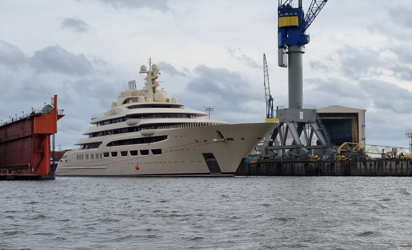 Forbes: власти Гамбурга арестовали 156‑метровую яхту Dilbar миллиардера  Алишера Усманова