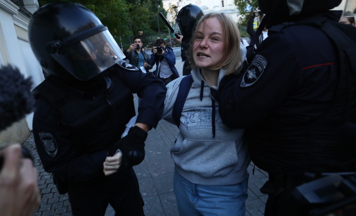 Bylo Diko Strashno Rasskaz Devushki Kotoruyu 10 Avgusta Policejskij Prosto Tak Udaril V Zhivot