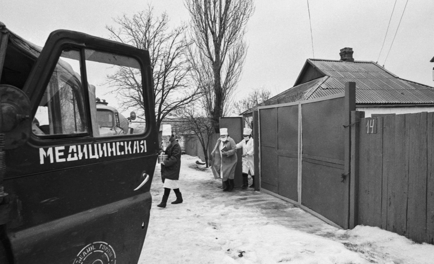 На нас показывали пальцем. Обзывали спидоносцами». Как закрыли дело о первой  массовой вспышке ВИЧ-инфекции в СССР