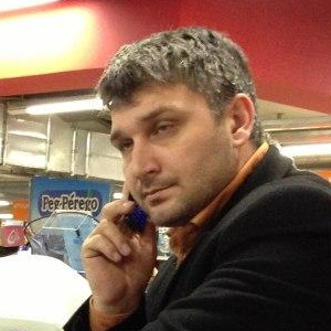 Родился в 1980 году. С 2013 года он работает инспектором патрульно-постовой службы ОМВД по Шелковскому району Чечни. Этим отделом полиции до 2017 года руководил Ваха Геремеев — брат сенатора Сулеймана Геремеева и дядя Руслана Геремеева. Хатаев прописан в станице Старогладковской, но во время допроса в декабре 2015 года в качестве свидетеля сказал, что фактически живет в Джалке — родовом селе депутата Адама Делимханова.