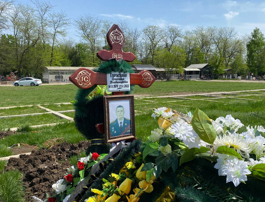 Кладбище вагнера. Памятник Вагнера в Молькино. Кладбище на базе Вагнера. Хутор Молькино ЧВК Вагнера. Могила русская фото.