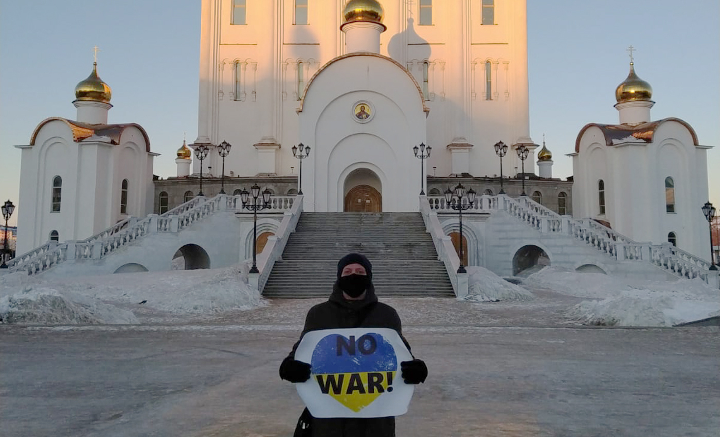 Нет войне. За эти два слова на россиян массово составляют протоколы по  новой статье КоАП