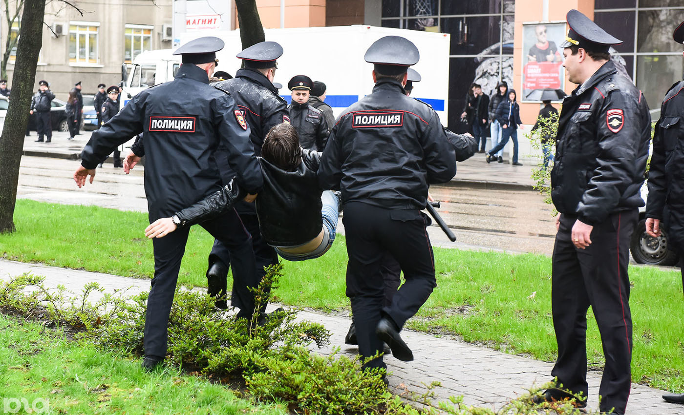 Мы будем ночевать у вас под дверью». Краснодарца поставили на профучет в  полиции из-за участия в митинге 26 марта