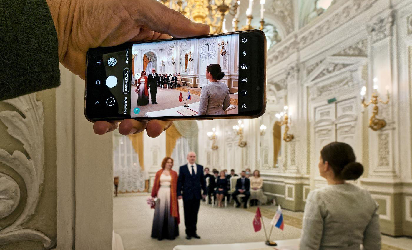 Власти Ростовской области отменили запрет смеяться во время бракосочетания