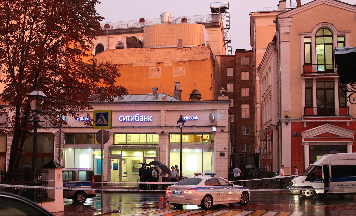 Захват заложников в банке в центре москвы