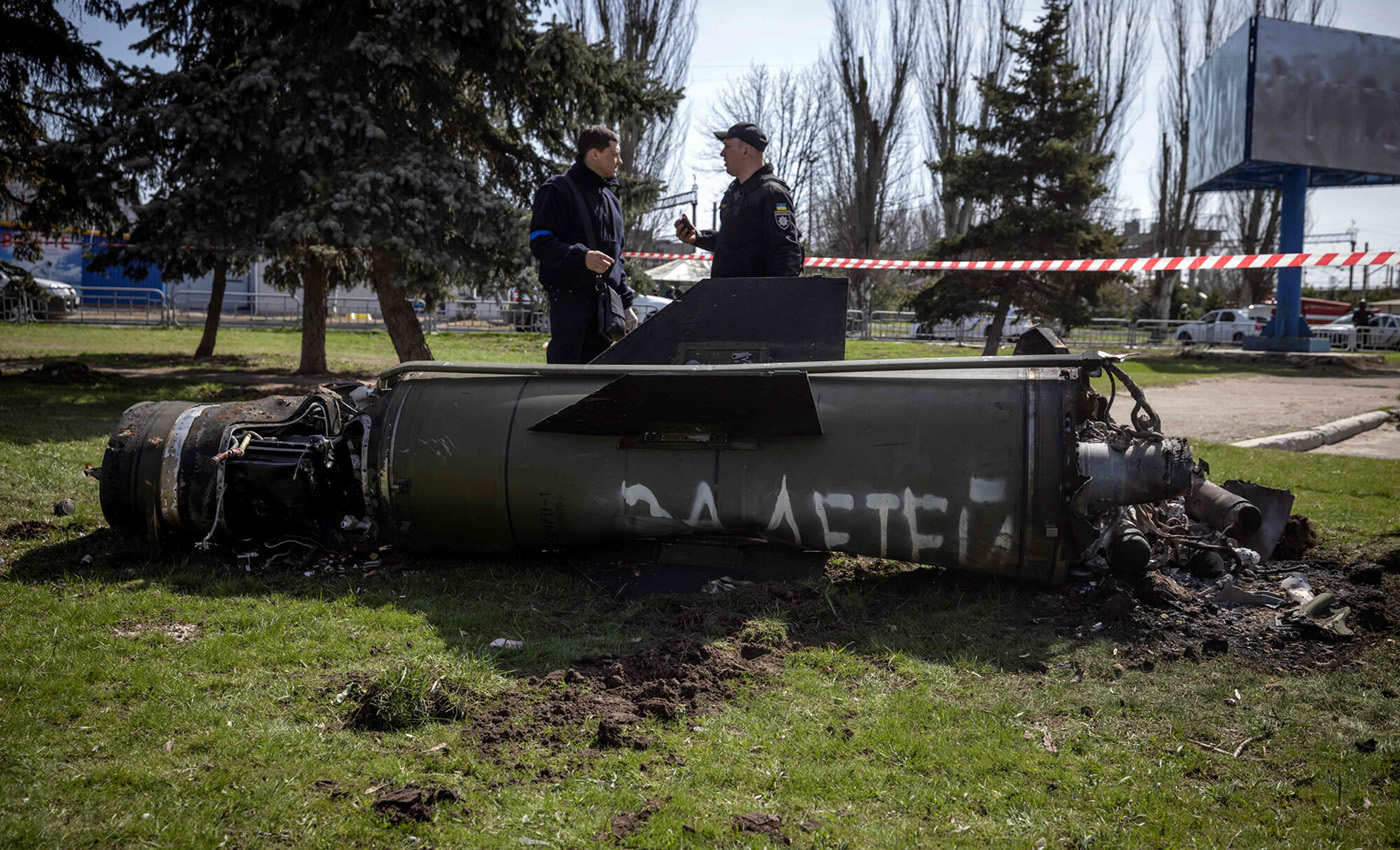 Удар по Краматорску. Россия обвиняет Украину и грозит делом о фейках за  распространение иной версии