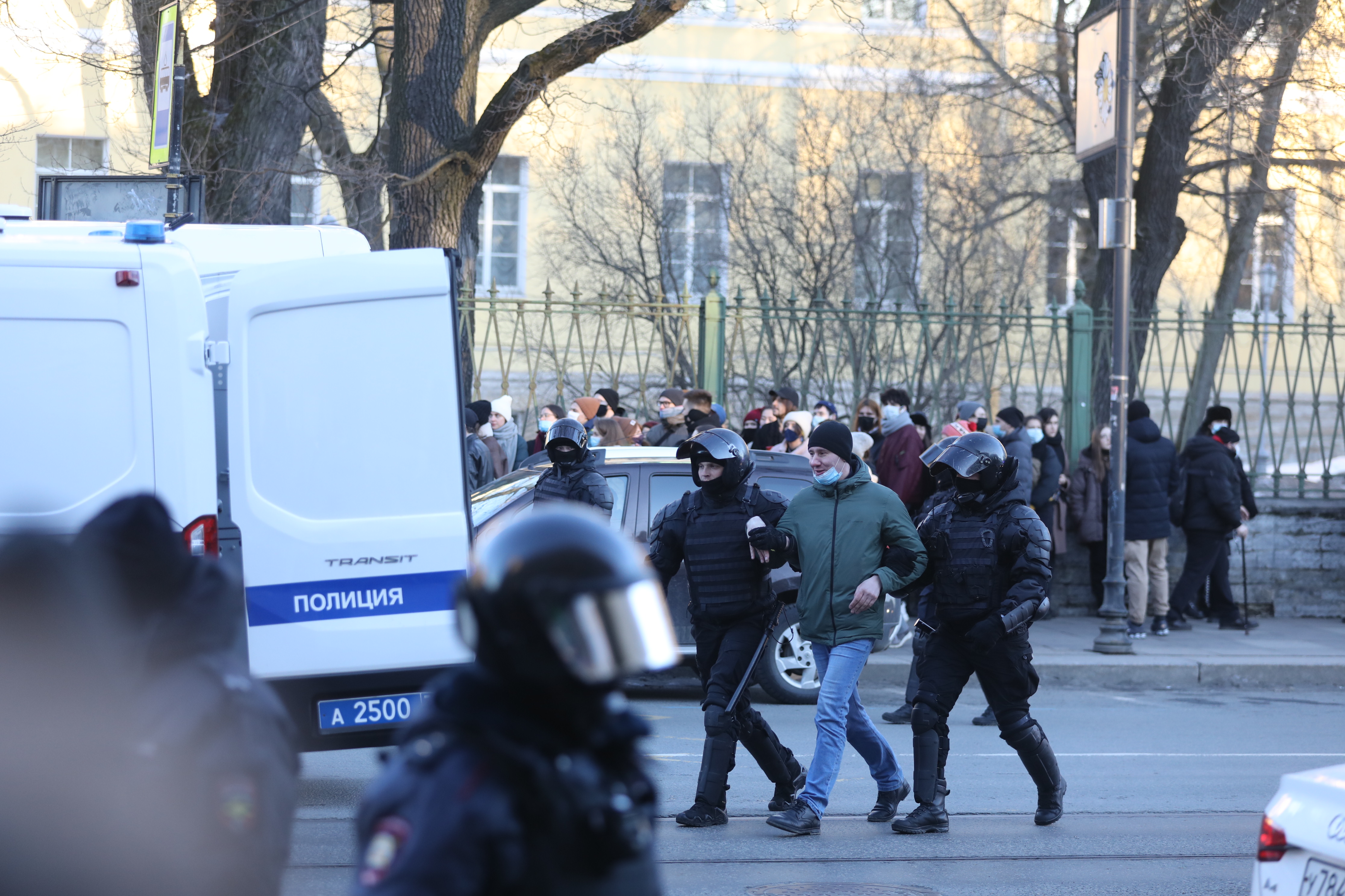 Угрожать полицией. Протесты в СПБ. Фото протестов в СПБ. Украинские силовики.