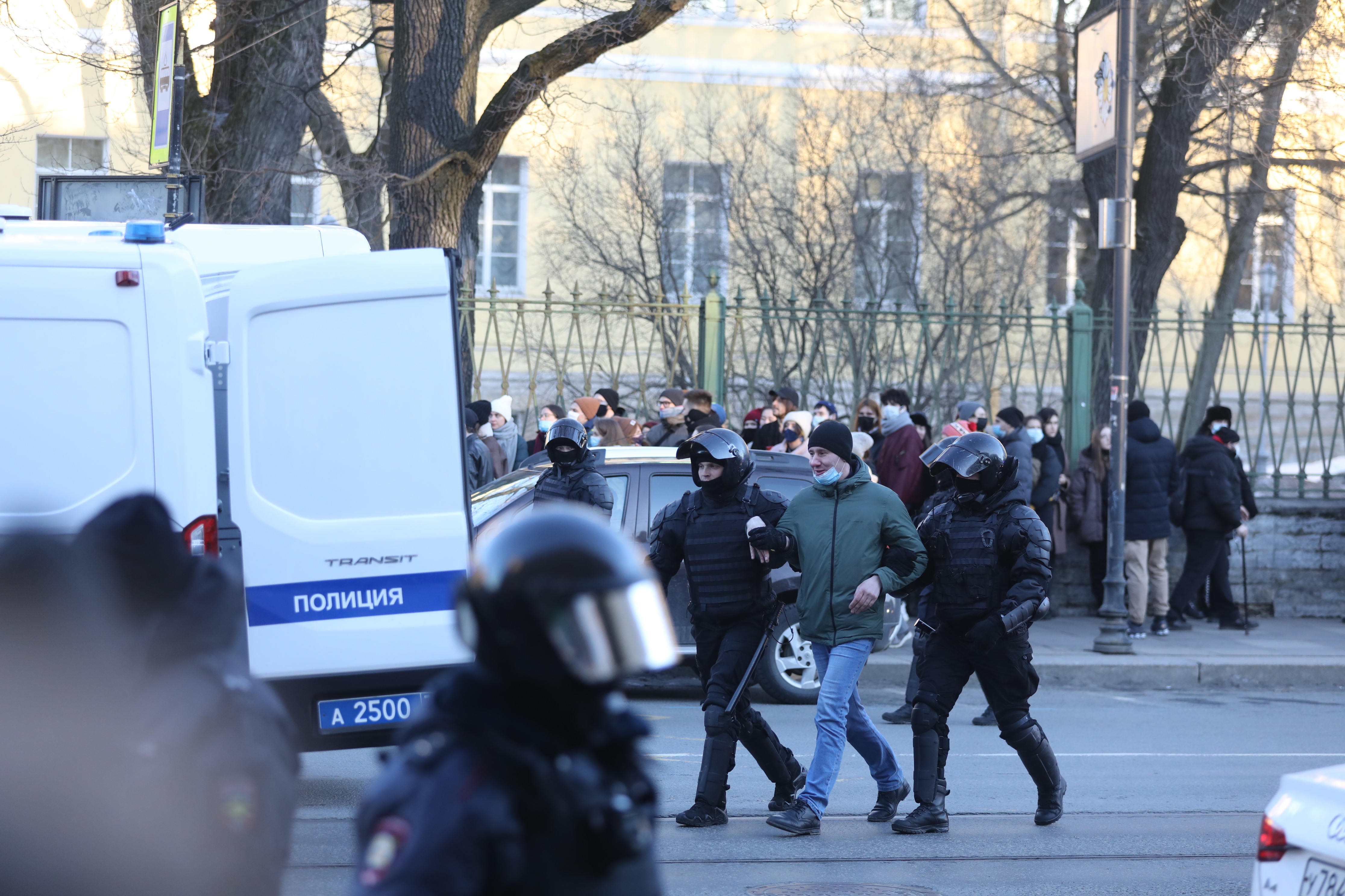 Угроза полицией. Протесты в СПБ. Фото протестов в СПБ. Украинские силовики.