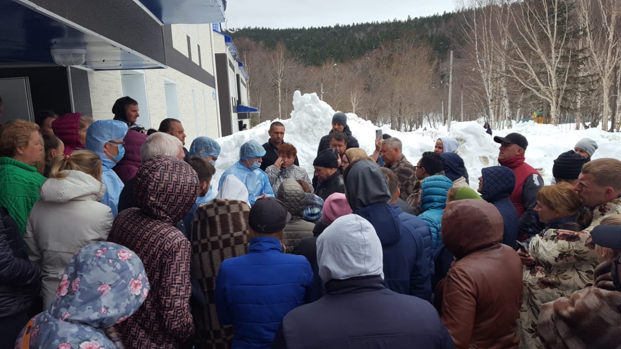 Холод и угроза бунта. Всех вернувшихся из Таиланда на Сахалин принудительно  заперли в санатории