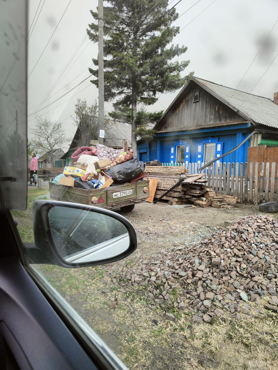 Теперь зола лежит одна. В Красноярском крае за полдня сгорели целые деревни