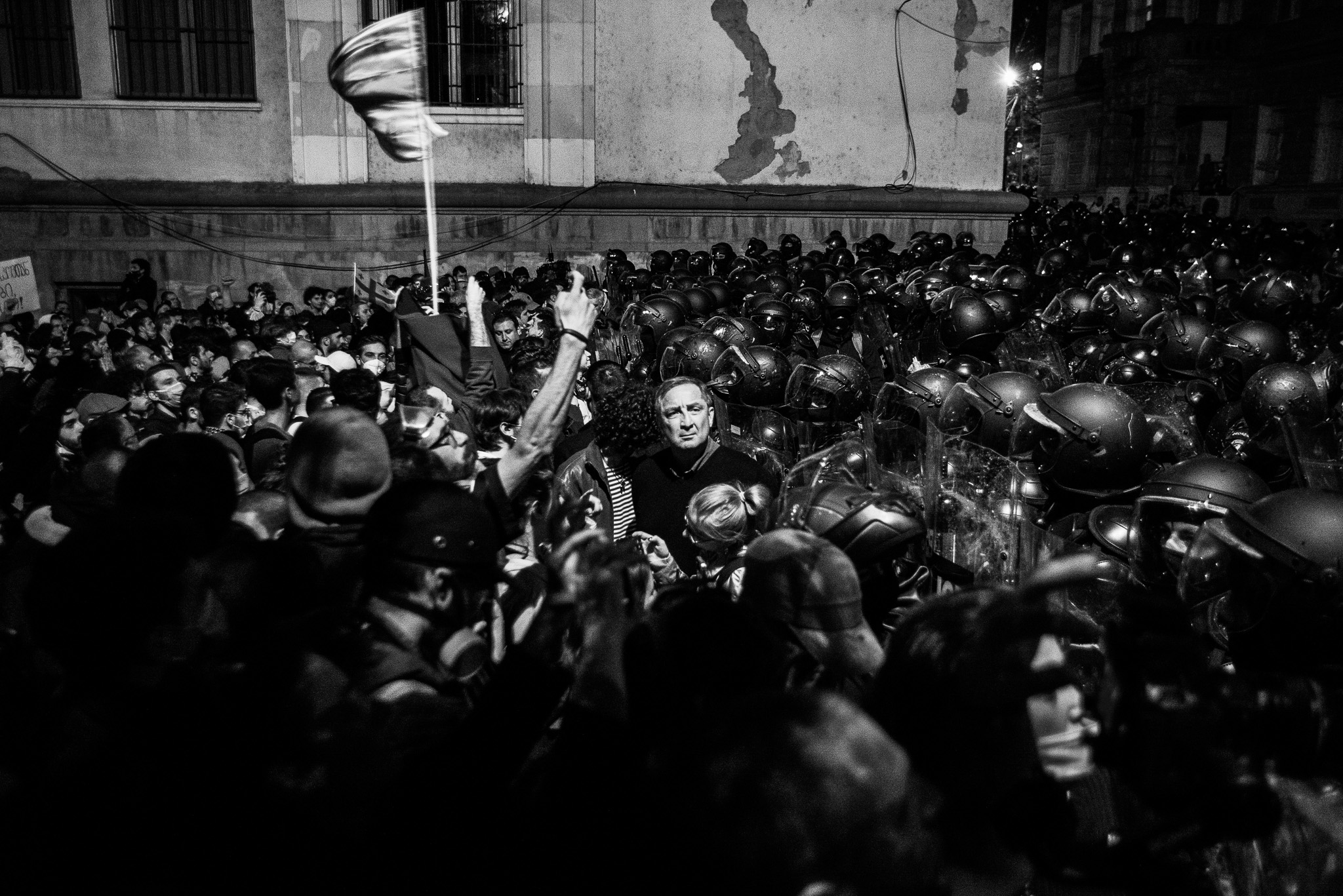 На улицы вышло много людей. Безумное количество». Фотограф Мариам  Гиунашвили — о новых протестах против закона об «иноагентах» в Грузии