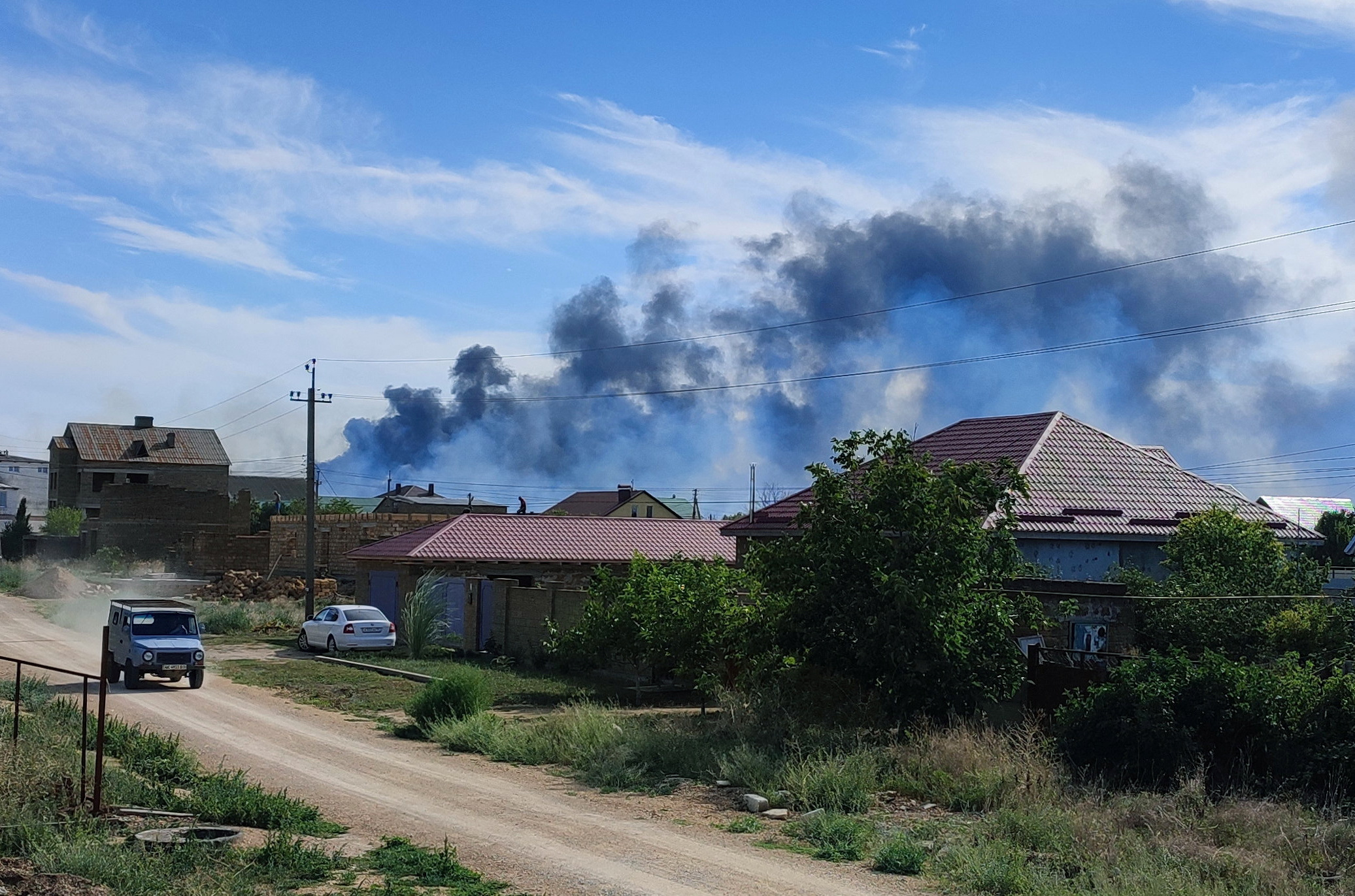 Взрывы в Крыму, дискуссия о визах для россиян, продвижение к Бахмуту. 167‑й  день войны