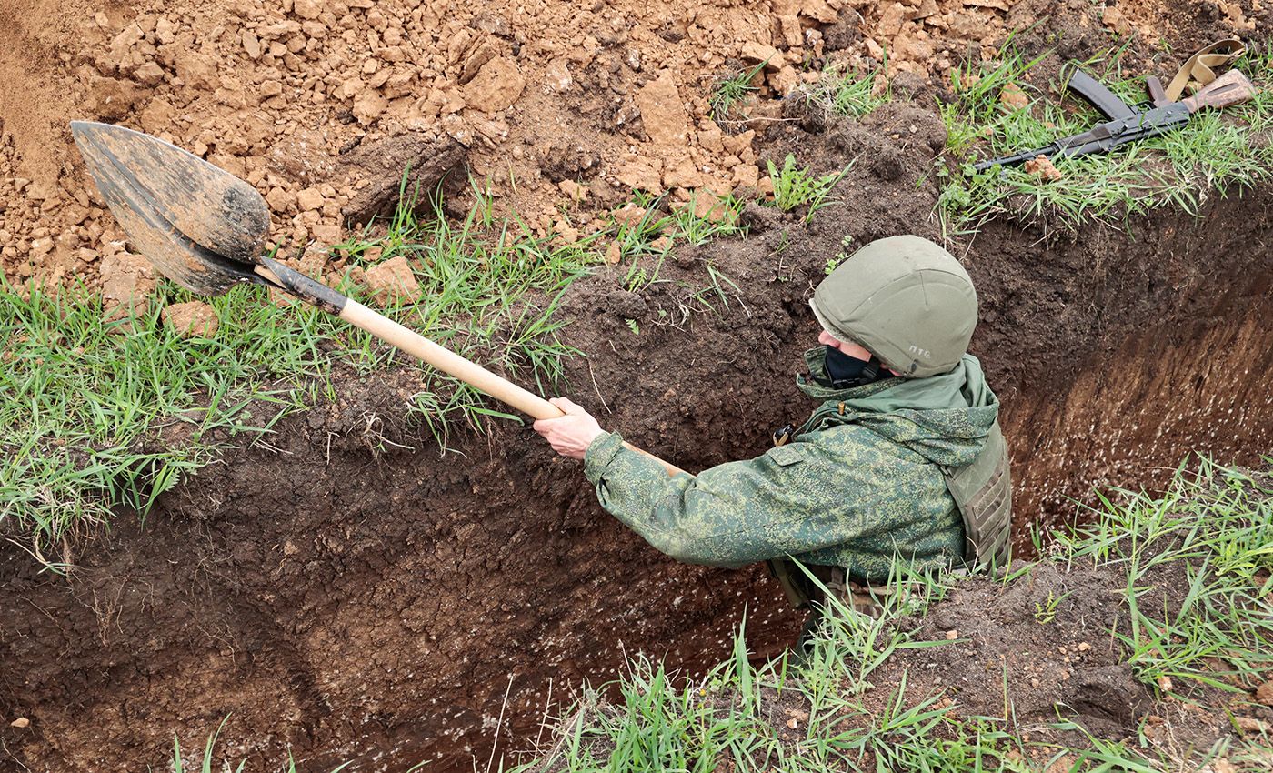 От 5 до 10 лет краткосрочного контракта. Добровольцев, записавшихся в армию  на три месяца, не отпускают с фронта под угрозой тюрьмы