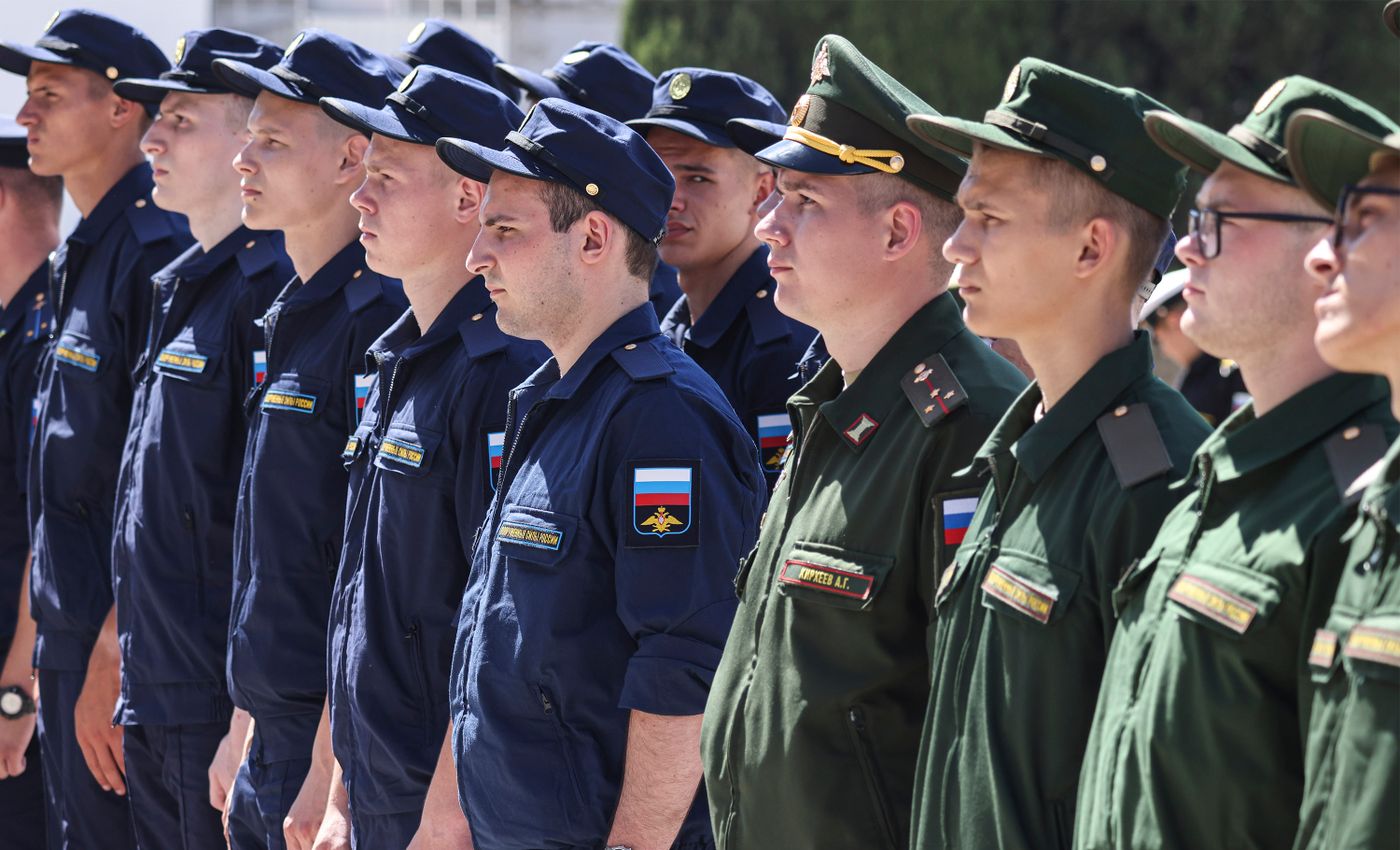 Этой самой большой войной попахивает». Госдума добавила три года к призыву  и разрешила губернаторам мини‑армии