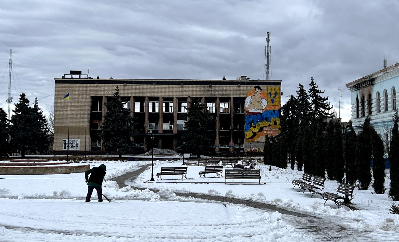 Лепестки» под снегом. Чем живет Изюм через полгода после освобождения