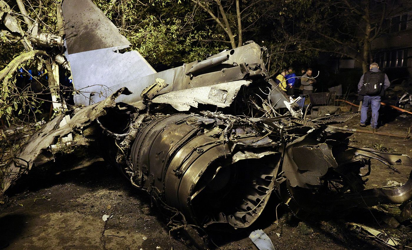 В Ейске российский военный самолет упал на жилой дом