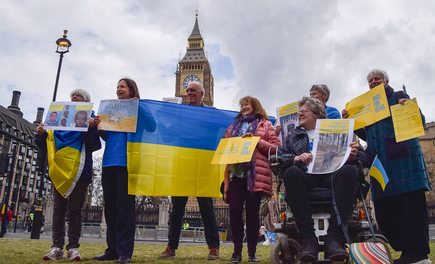 Сша британия и украина стоят за терактом. Митинг украинцев в Германии. Украинцы в Европе. Беженки из Украины в Германии. Русские и украинцы в Европе.