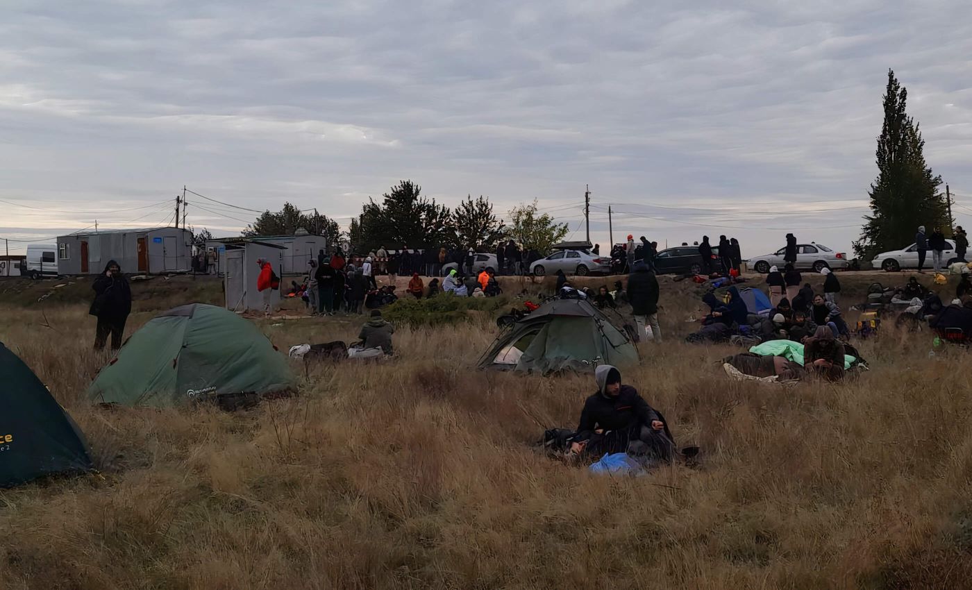 В глуши степной. На границе с казахстаном все еще есть кпп без многодневных очередей — рассказы тех, кому удалось быстро уехать из россии